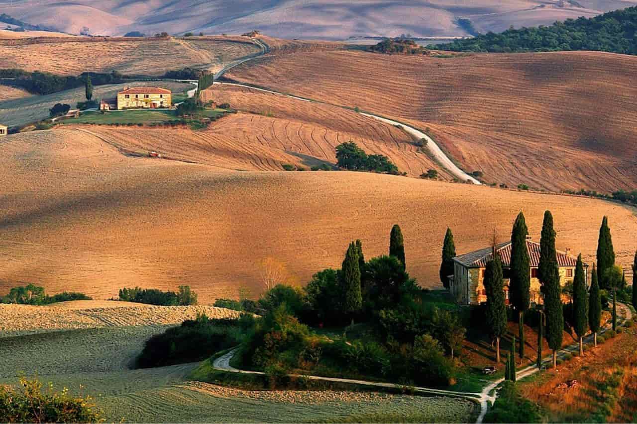 Early morning view of countryside farmhouse in Tuscany