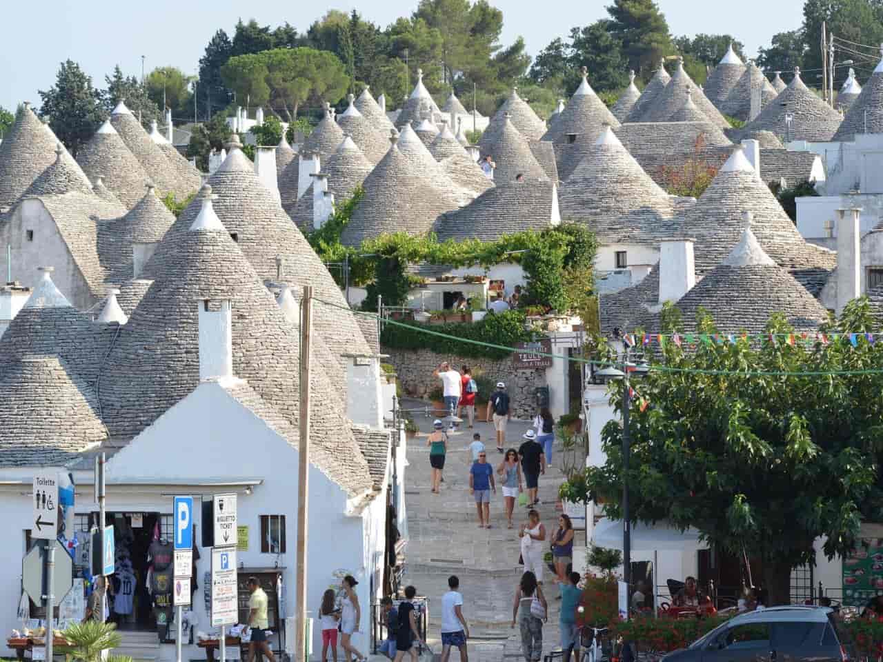Rione Monti District of Alberobello Read this best travel guide to Puglia's Trulli Town Italy