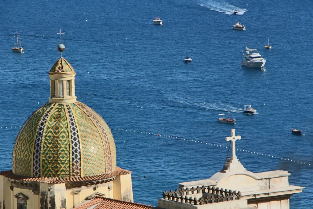 Sail along things to do on the amalfi coast