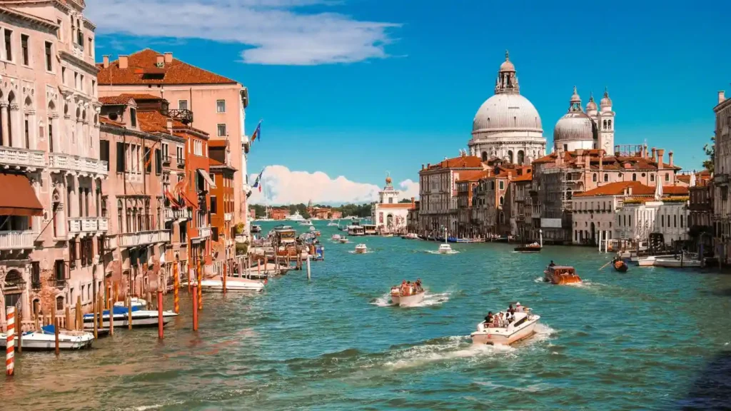 Gorgeous view of the Grand Canal, Venice, Italy; You have to read these Italy Travel Tips before you go!