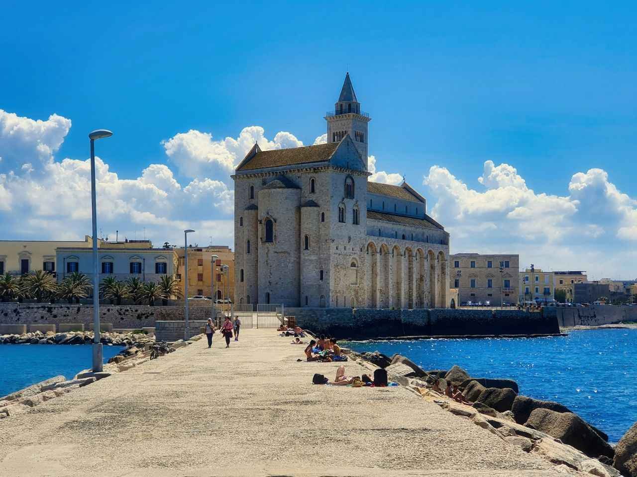 Cattedrale di San Nicola Pellegrino by the water in Trani