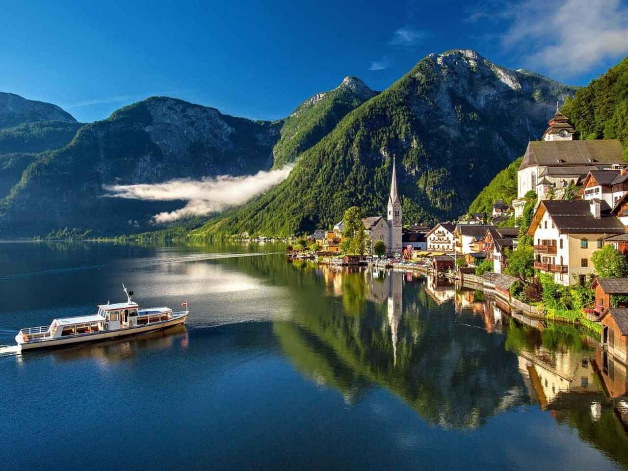 The beautiful view of Lake Hallstatt