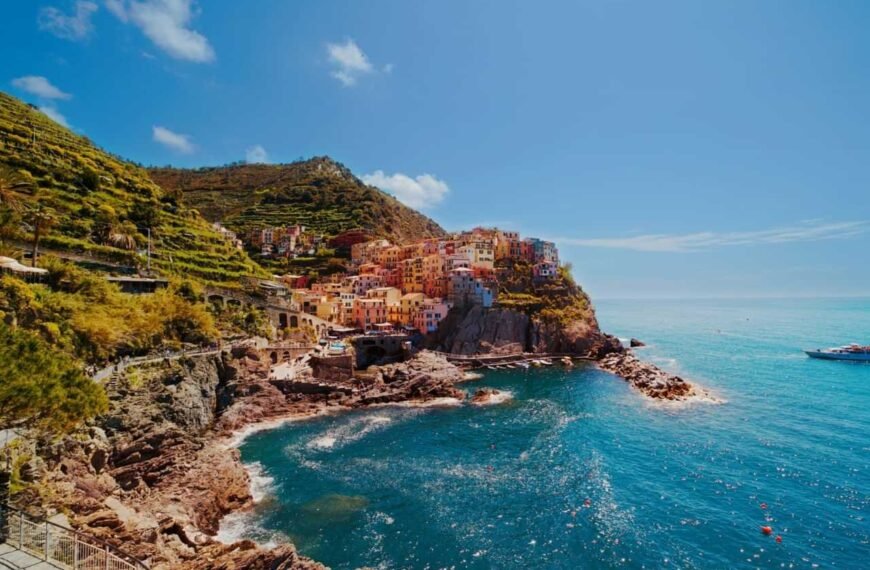 Pastel villages on the cliffs of the Cinque Terre coast