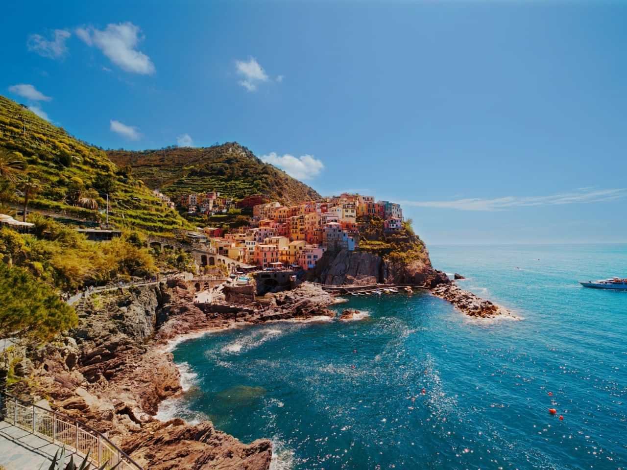 Pastel villages on the cliffs of the Cinque Terre coast